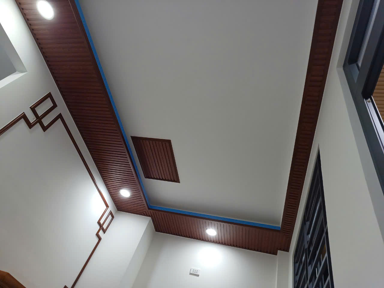 Trang trí phòng thờ , trang trí điểm nhấn cho ngôi nhà thêm dang tại Tân Phú Hồ Chí Minh