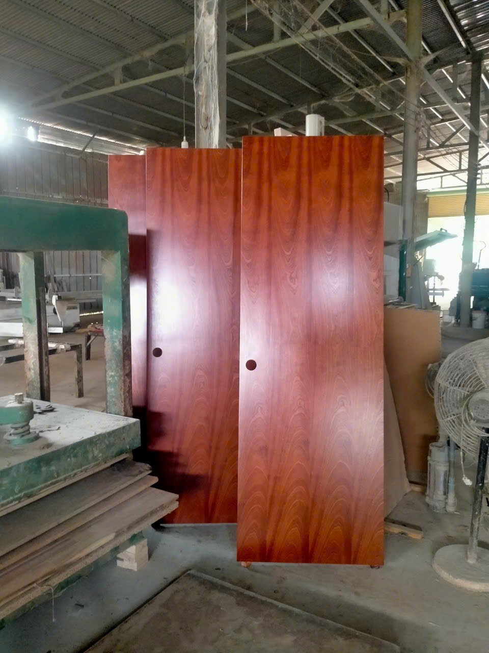 Công trình cửa gỗ công nghiệp cho khách sạn Đà Lạt